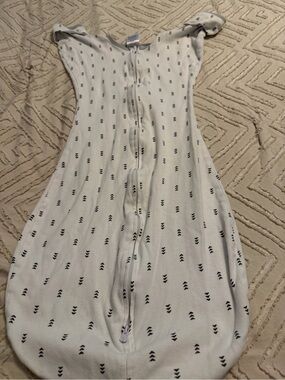 Swaddle Designs White Sleep Sack with Black Arrow Accent